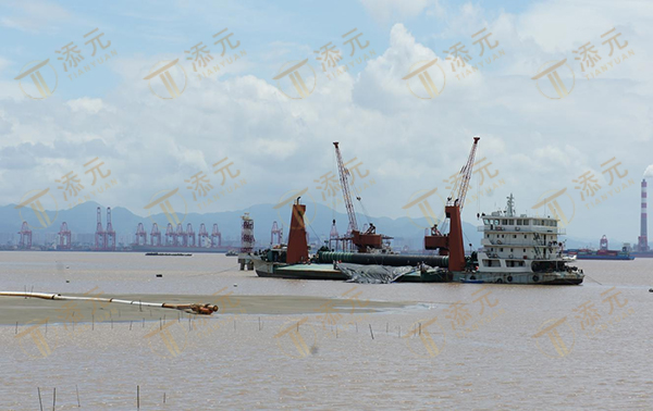 1770881254460807.jpg 海上铺排船作业.jpg