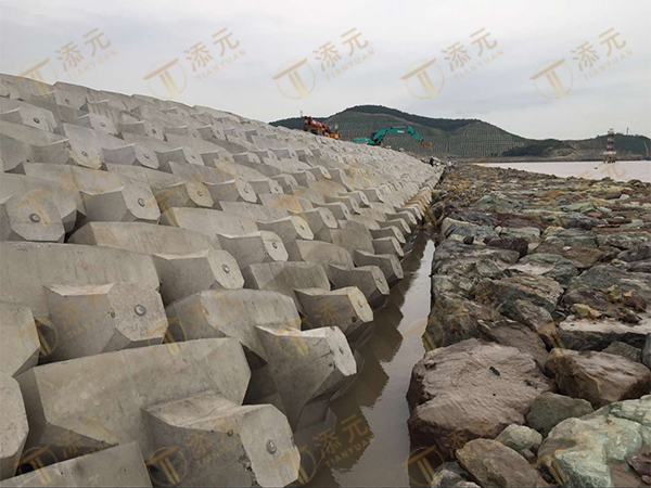 1770881519282776.jpg 扭王字块安装.jpg