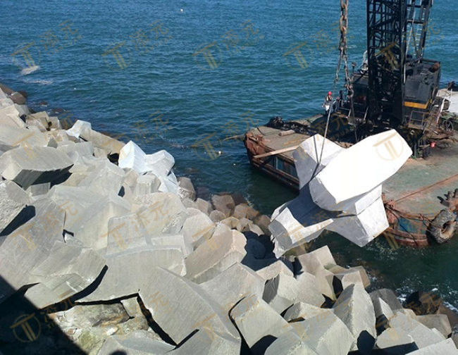 2014年 温州洞头东沙渔港防波堤维修工程