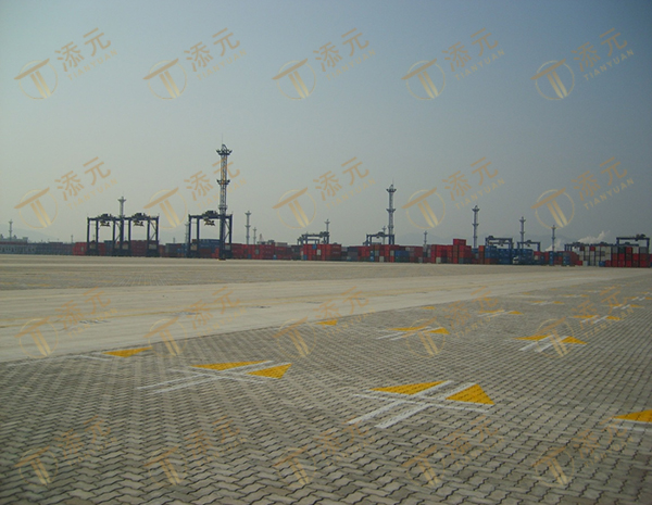 1770951518518802.jpg 集装箱堆场竣工场景(一).jpg