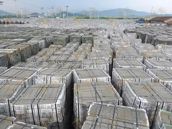 1770954986968664.jpg 联锁块成品堆放(一).jpg