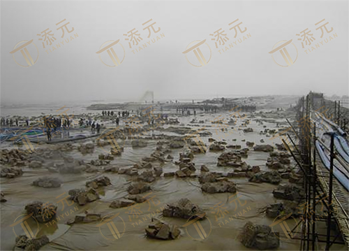 1787803349579265.jpg 大堤龙口合拢场景(一).jpg