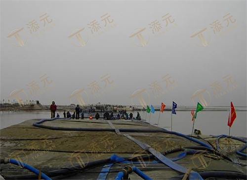 1787803383811166.jpg 大堤龙口合拢场景(二).jpg